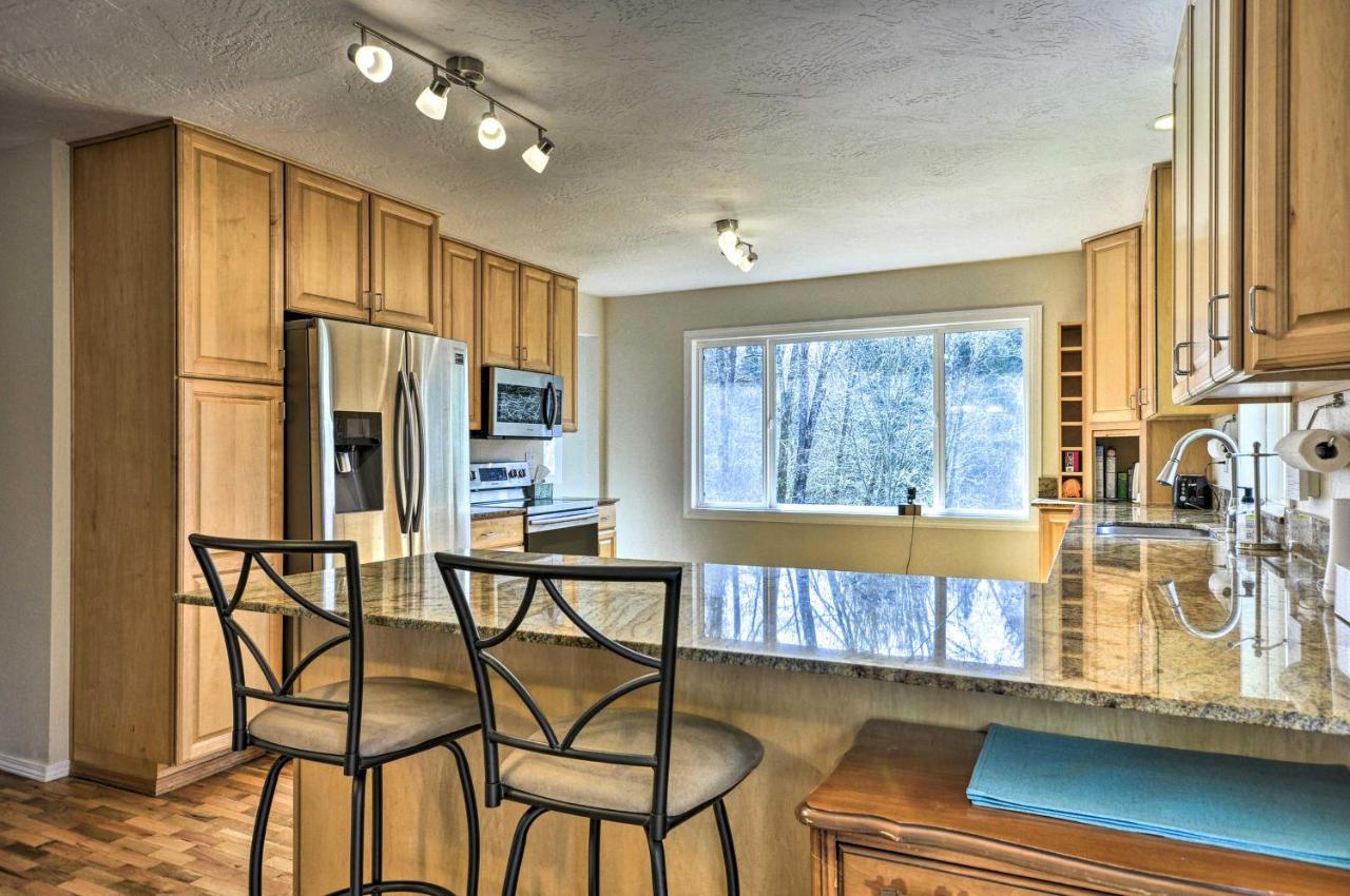 Charming Kelso Home With Proximity To Cowlitz River! ภายนอก รูปภาพ