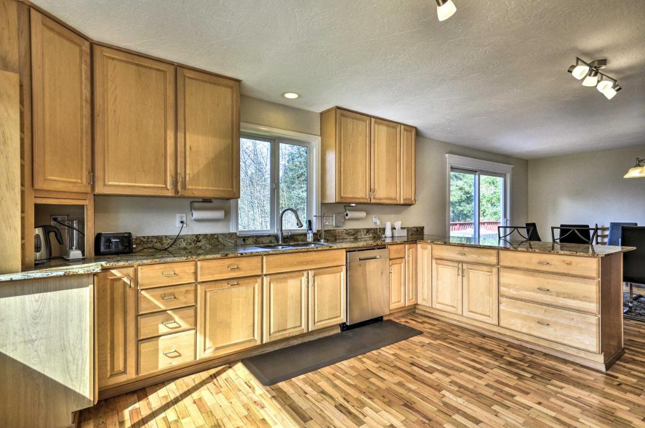 Charming Kelso Home With Proximity To Cowlitz River! ภายนอก รูปภาพ